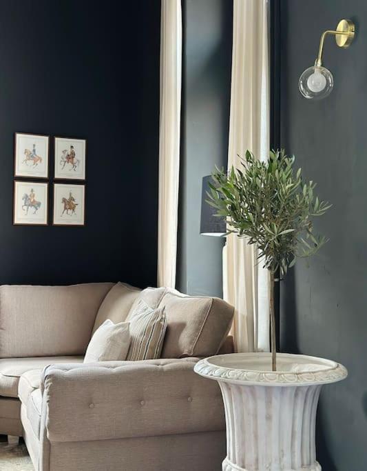 Maison Comtale Рошфор Екстер'єр фото